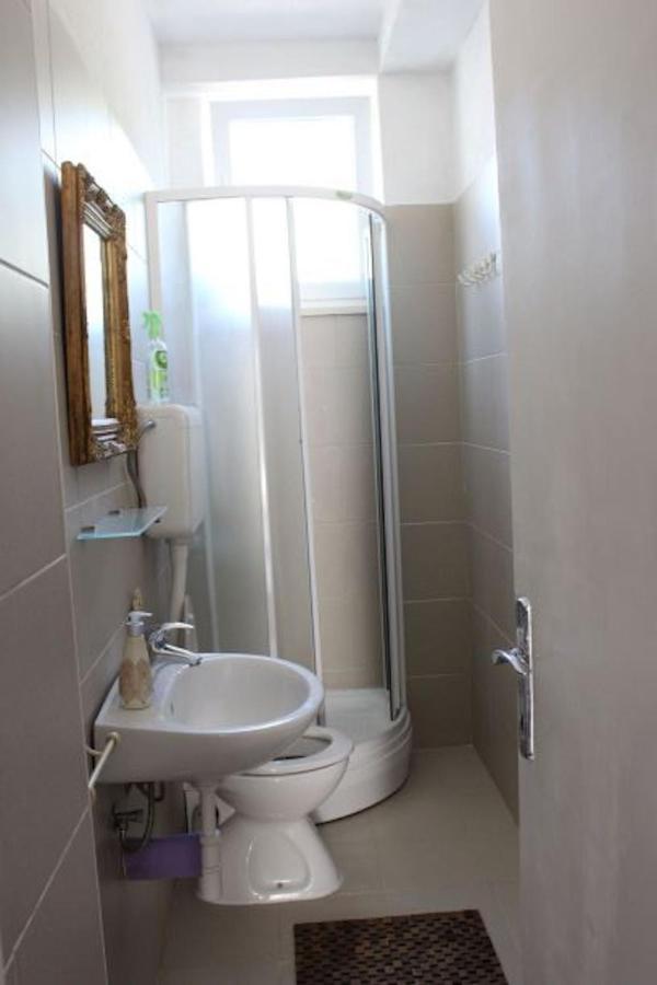 Apartment Jon Жуляна Екстер'єр фото