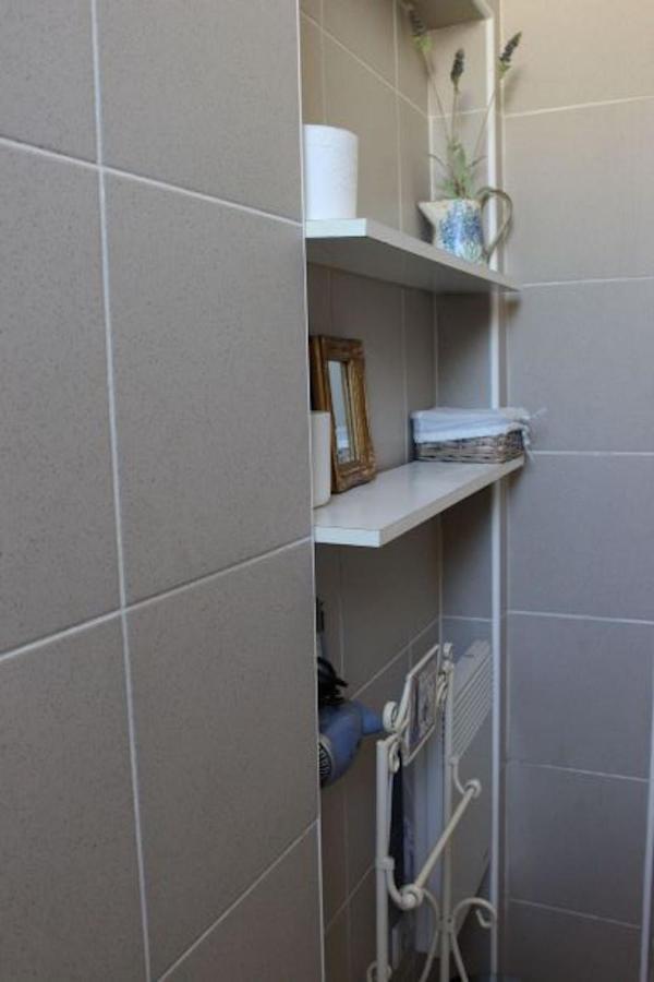 Apartment Jon Жуляна Екстер'єр фото
